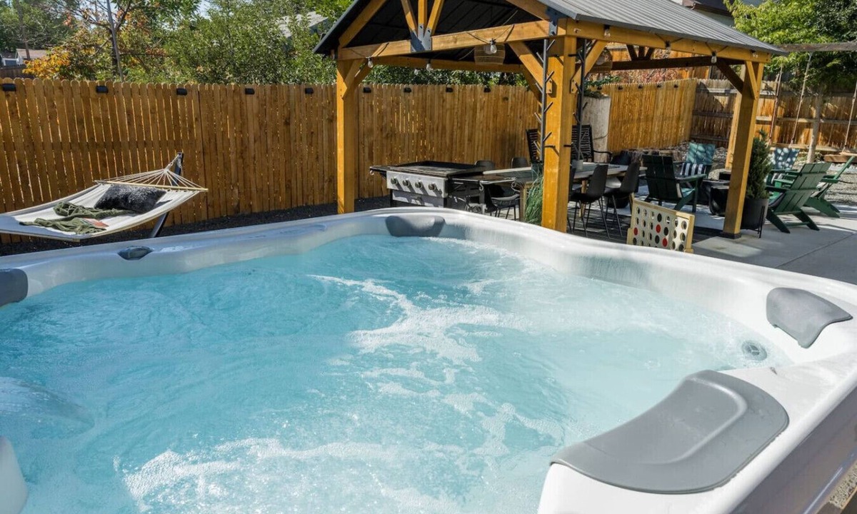 Berkley House | Hot Tub, Game Room w/Poker, Mins to DT Den