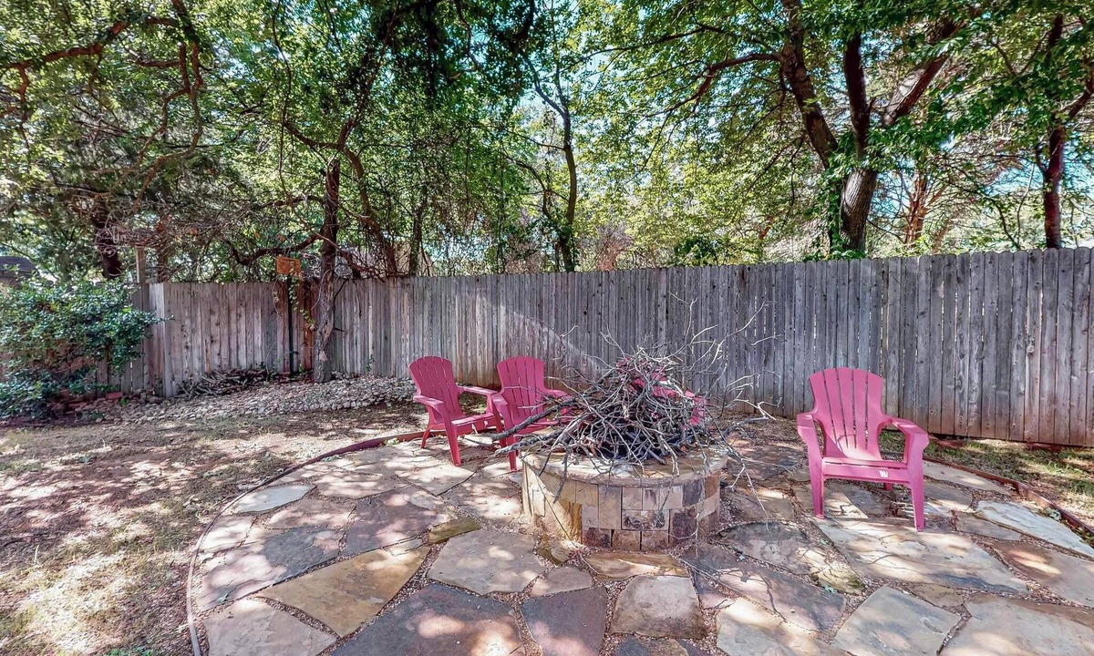 South Arlington House | Hot Tub - Gameroom - Large Yard - Lux 5 BR