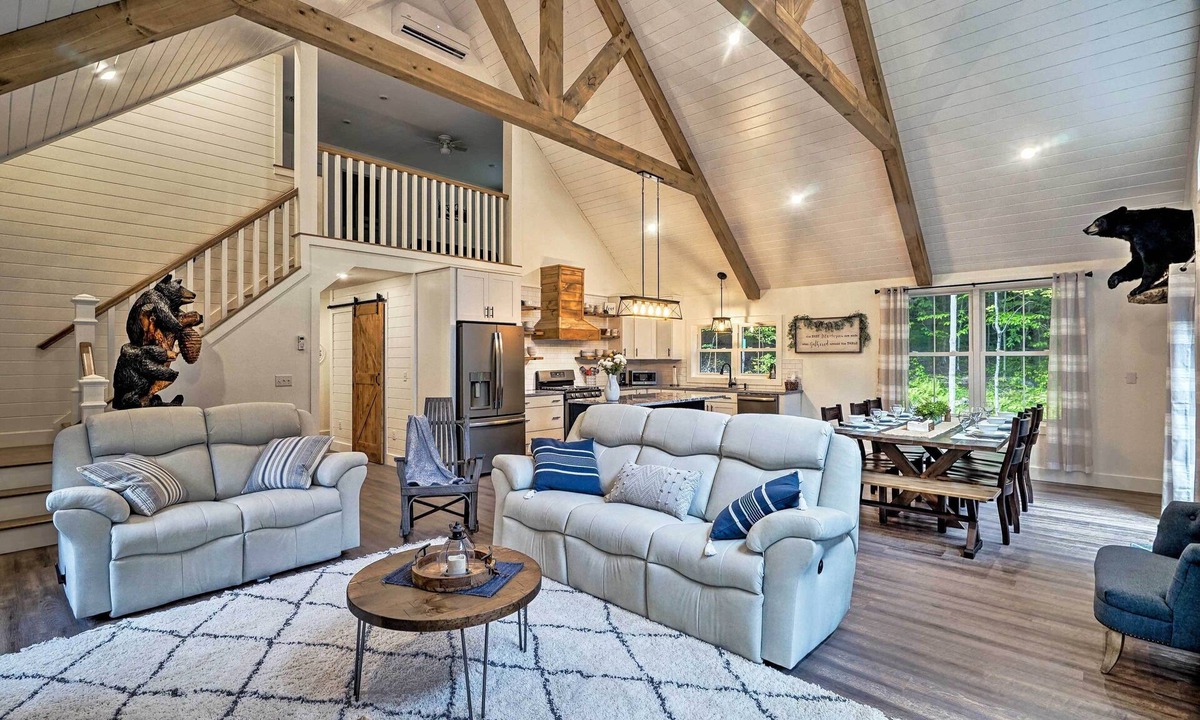 Benezette Cabin | Hot Tub, Grill & Mtn Views! Benezette Cabin