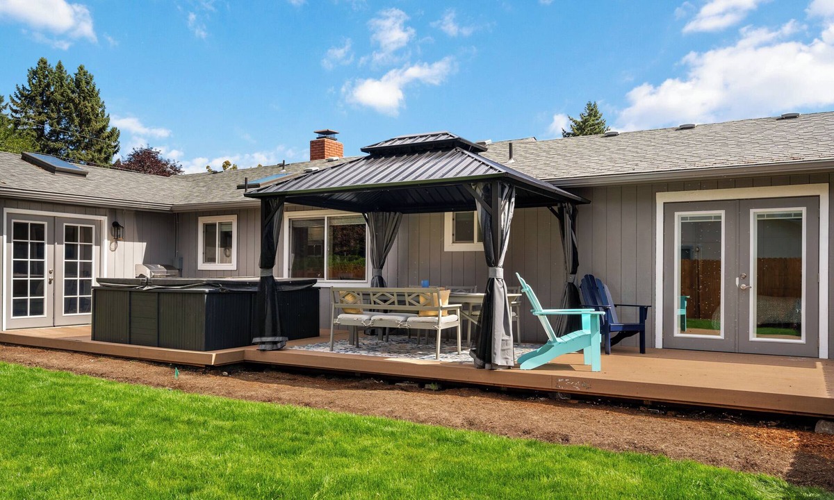 Vancouver House | Hot Tub Home