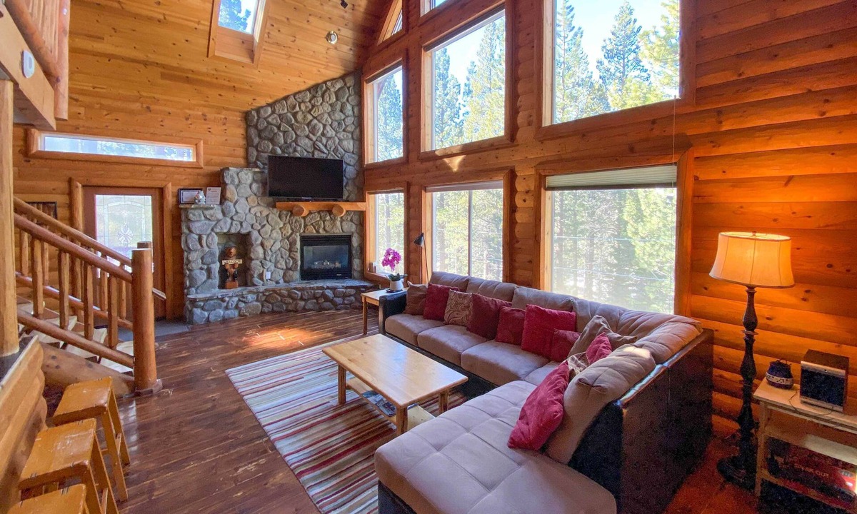 Country Club Estates House | Hot Tub, Indoor Pool! Home 8 Mi to Heavenly Skiing