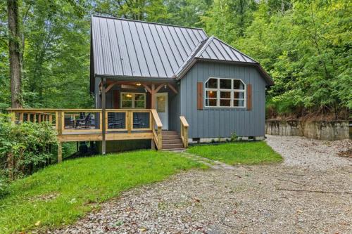 Stanton House | Hot Tub - Intimate Cabin - Snuggle Inn