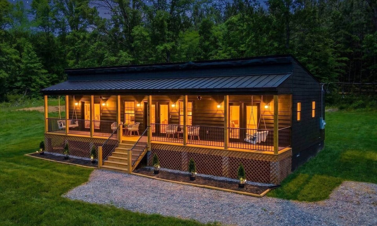 Wingina House | Hot Tub | King Suites | Outdoor Fireplace & Lounge