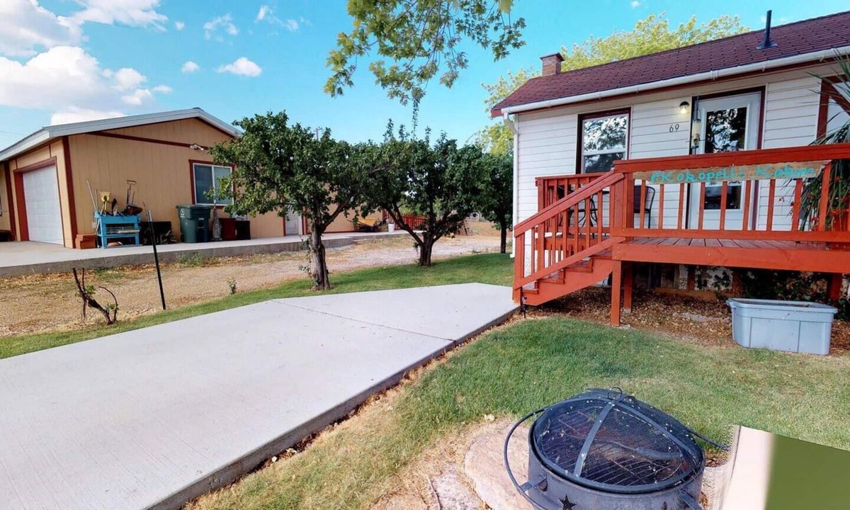 Blanding Cottage | Hot Tub, Kokopelli Kabyn, Cute and Cozy!