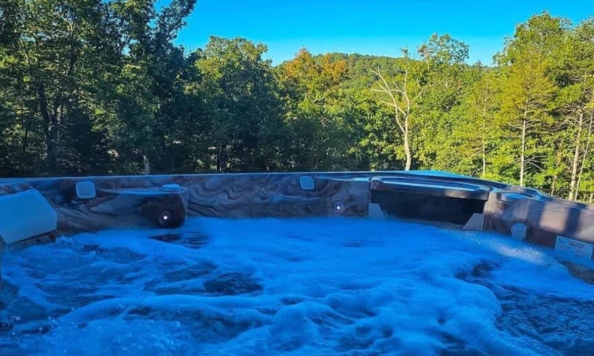 Eureka Springs House | Hot Tub, Lake Access, Kayaks/boards, Firepit