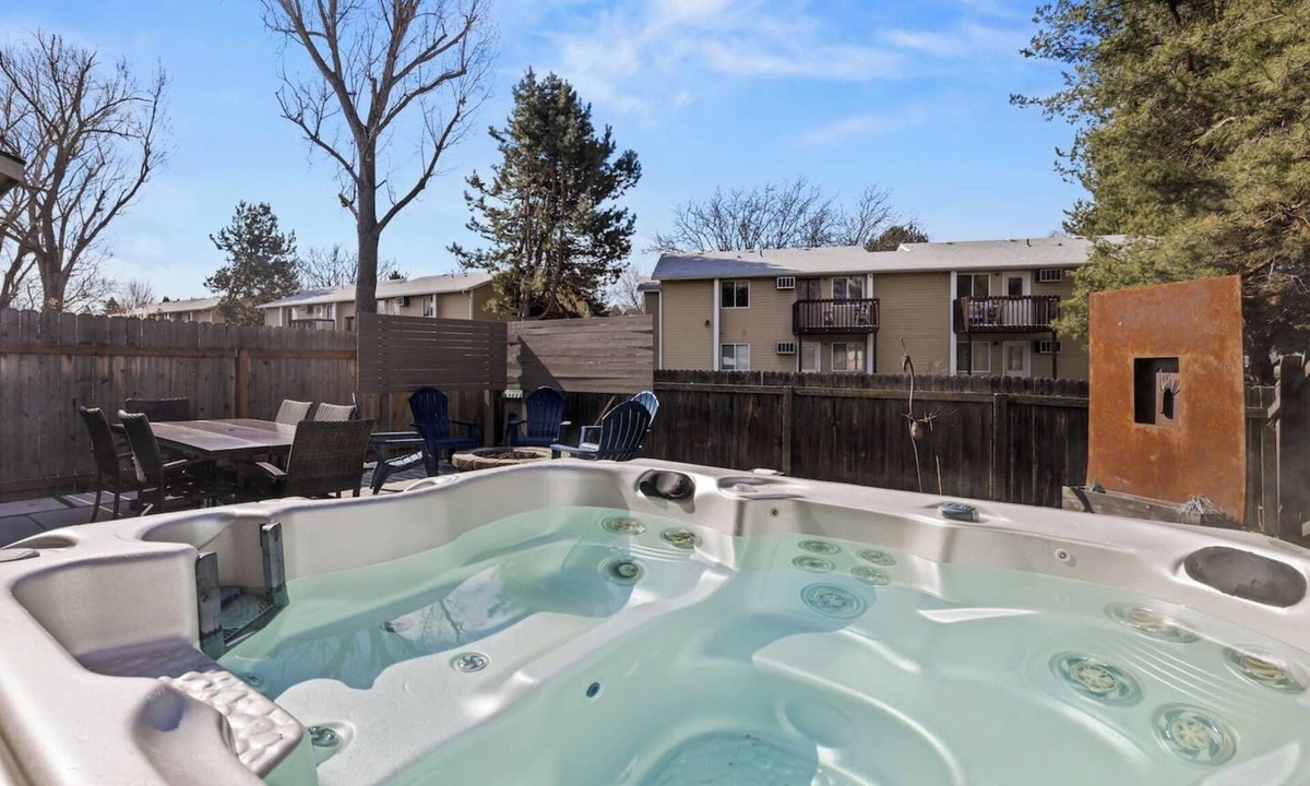 Southeast Boise House | Hot Tub-Modern-Central