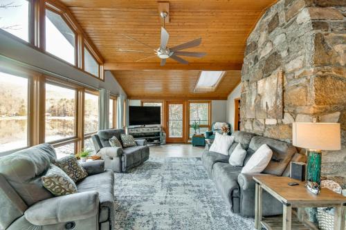 Lake Lure House | Hot Tub + Mtn Views! Rumbling Bald Resort Cabin
