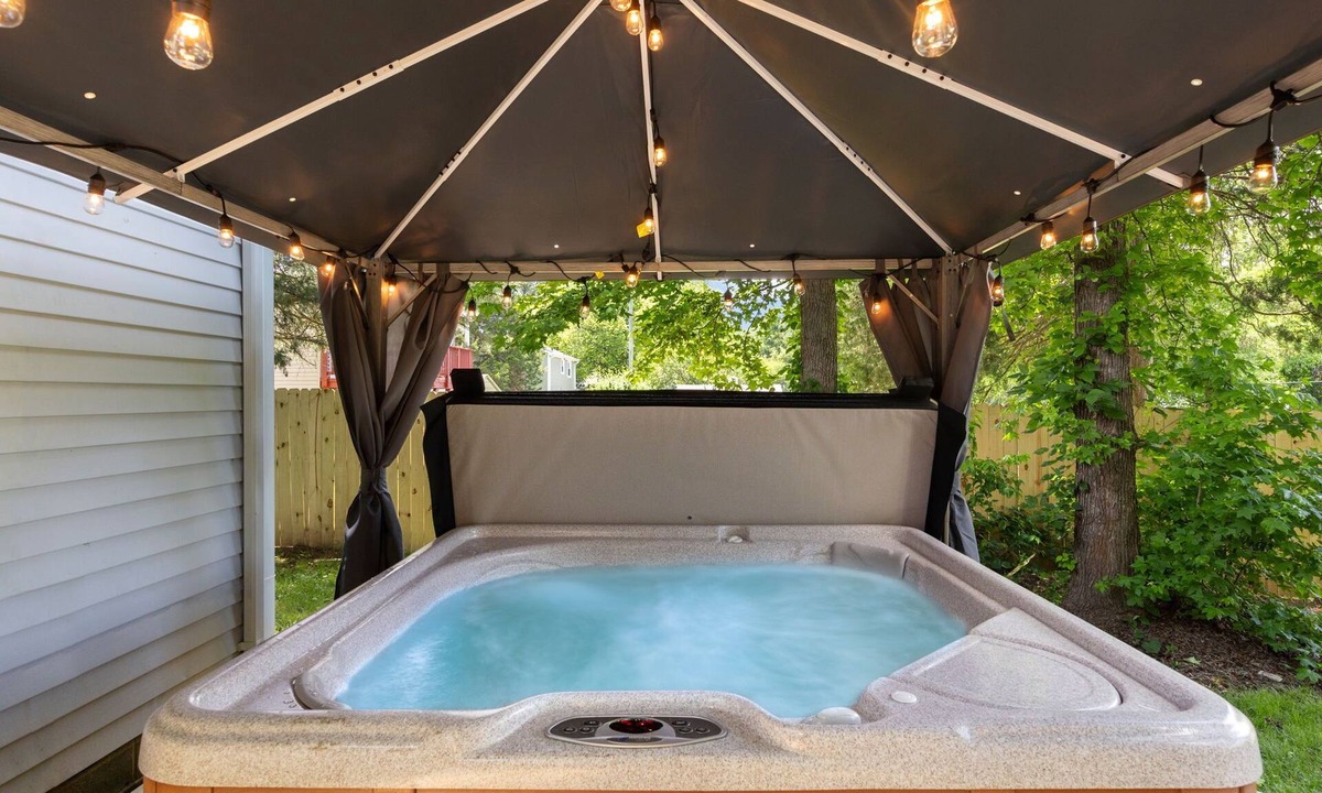 Charlotte House | Hot Tub Oasis Close to Airport 2Bd