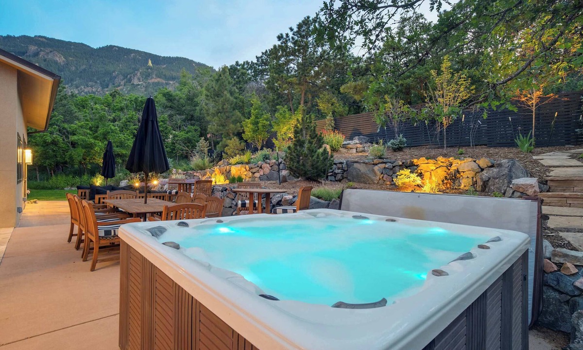 Broadmoor House | Hot tub, Outdoor dining, BBQ Grill, Fire pit & Gym