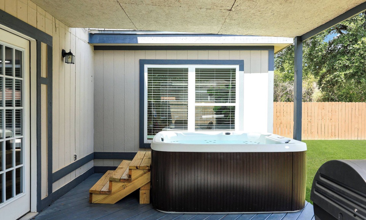 San Antonio House | Hot Tub Paradise | Air Hockey Games Swing Set BBQ