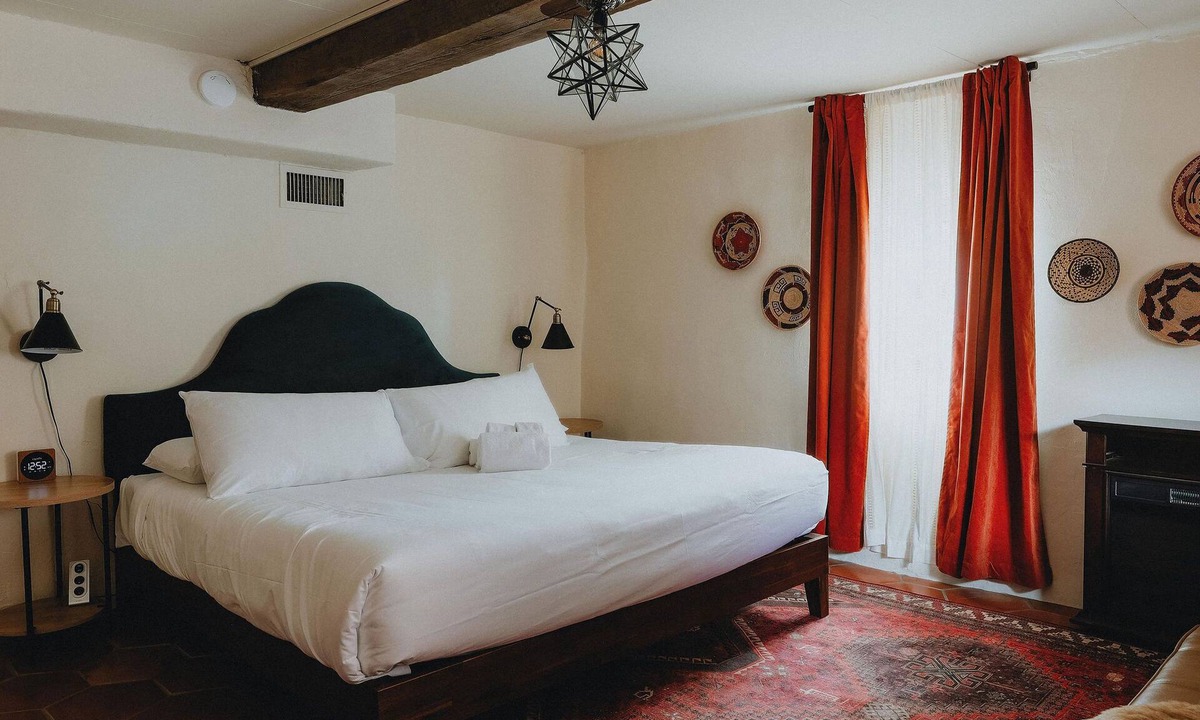 Old Town Apartment | Hot Tub + Pool! Cowgirl Suite at The Desert Compass