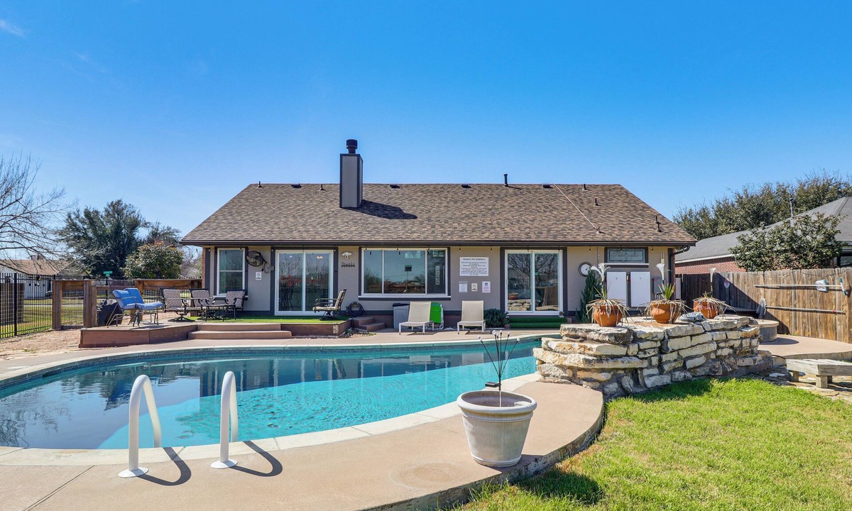 Hutto House | Hot Tub, Pool, & Fire Pit! Solar-Powered Hutto Gem