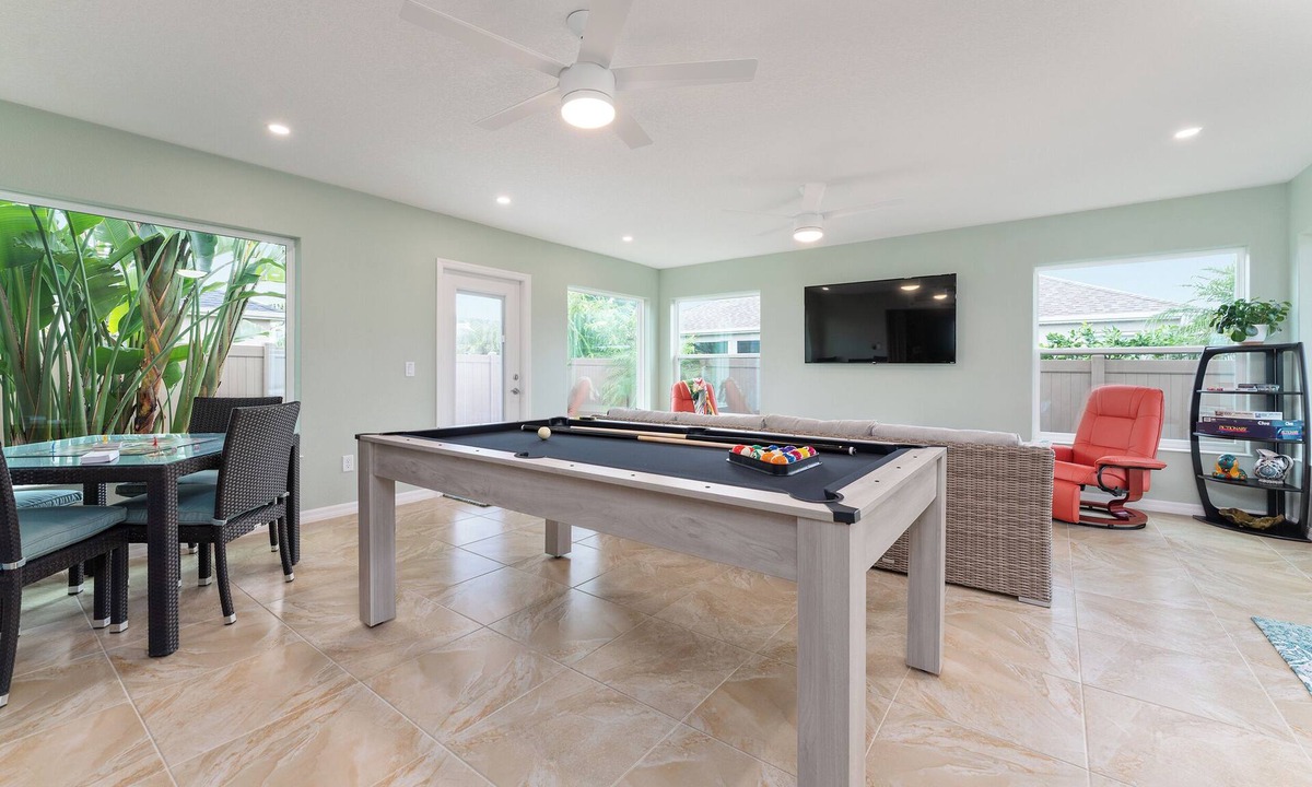Wildwood House | HOT TUB & POOL TABLE The Coconut Lounge - Newly Renovated 3/2 in The Village of DeSoto