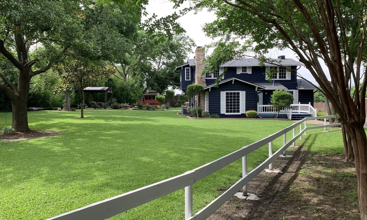 Garland House | Hot Tub & Private Lake Modern Country Oasis in Heart of City