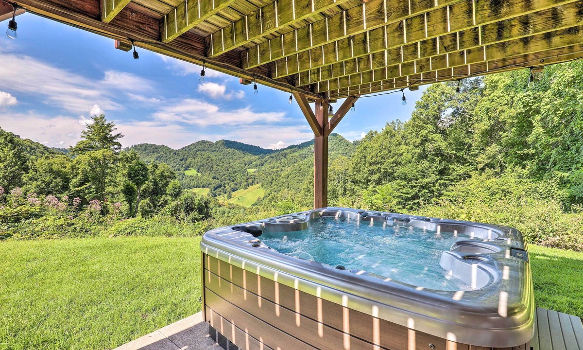 Burnsville Cottage | Hot Tub Relaxation: Mountaintop Gem in Burnsville!