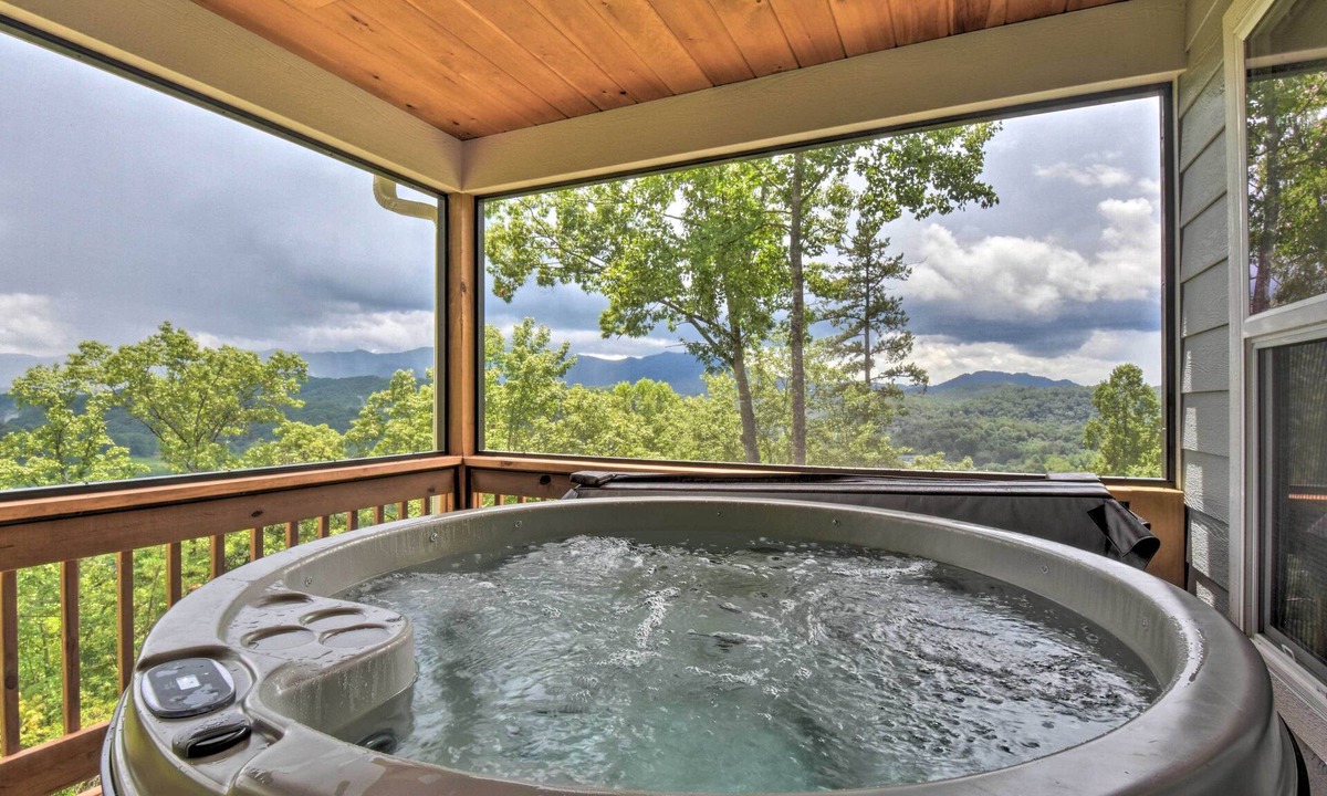 Marble Cabin | Hot Tub Relaxation & Mtn View: ‘Sky Blue Overlook’