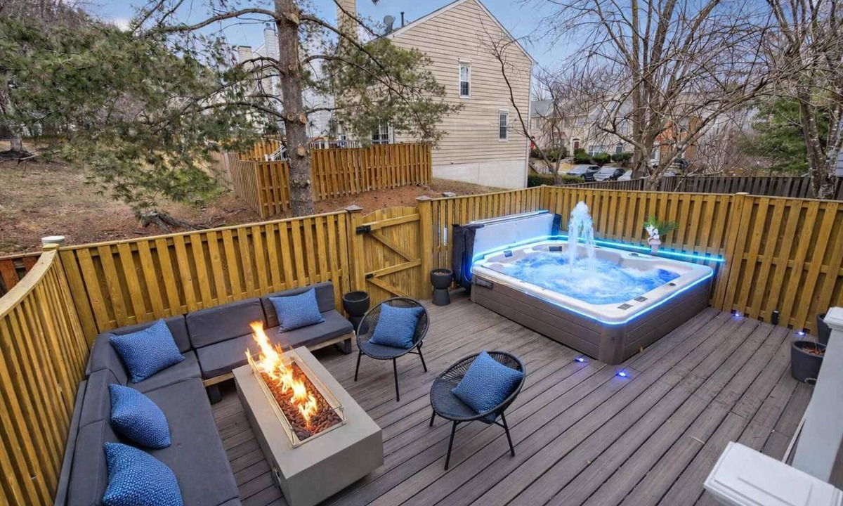 Newington Condo | Hot Tub Retreat- Close to DC