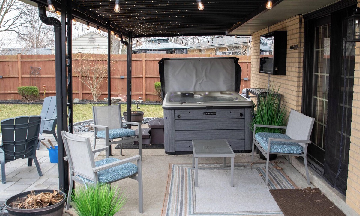 Huber Heights House | Hot Tub Retreat in Huber Heights – Near Rose Music