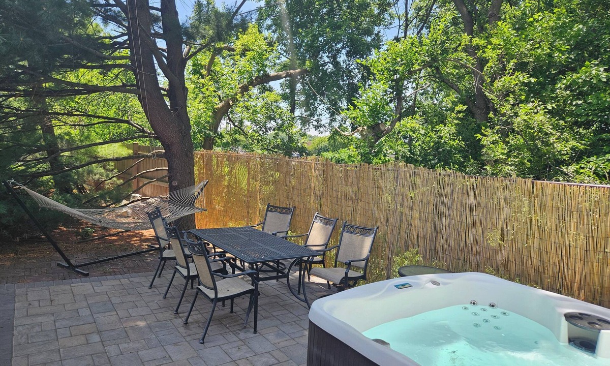 Lake Villa House | Hot Tub Retreats