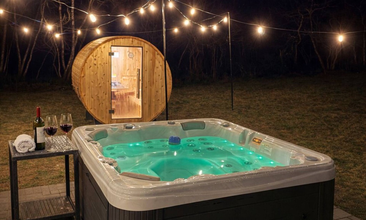 Albrightsville Ski Chalet | Hot Tub, Sauna, Arcade Room, Pets - Poconos Chalet