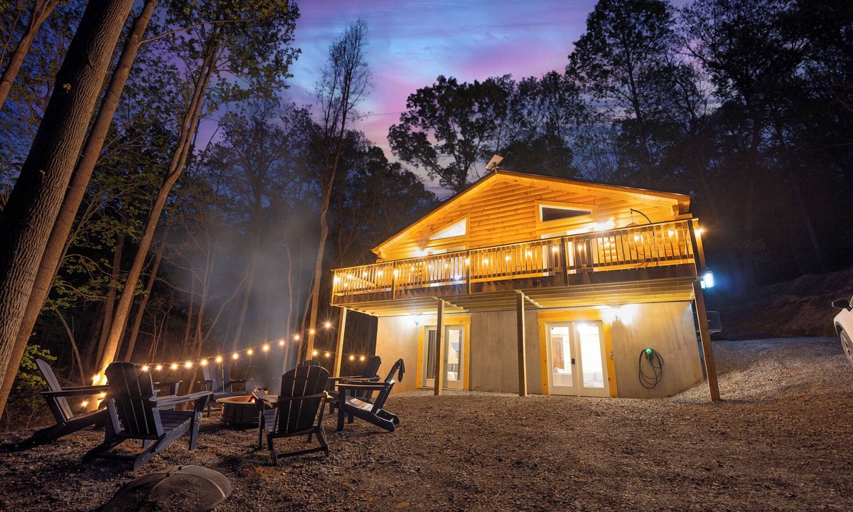 Shenandoah Cabin | Hot Tub, Sauna, Game Room, Fire Pit, EVSE