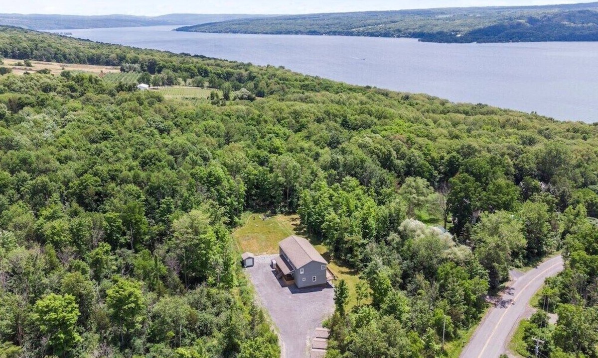 Lansing House | Hot Tub! Sleeps 14! Near Ithaca & Wineries!Dogs Ok!