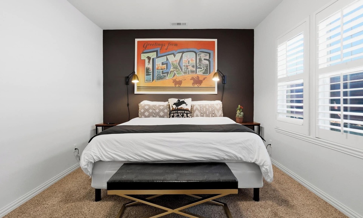 Fort Worth Cultural District House | Hot Tub | Steps to Dickies Arena | Private Parking