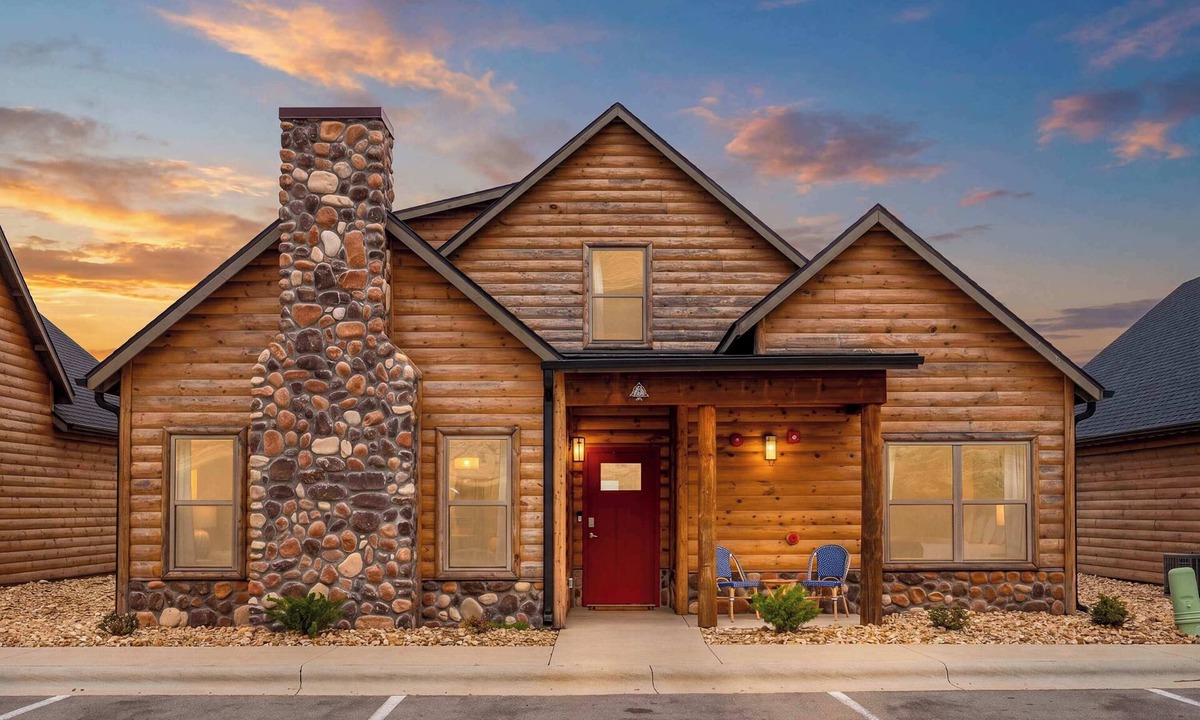 Table Rock Cabin | Hot Tub! Vaulted Ceilings! Fire Pit!