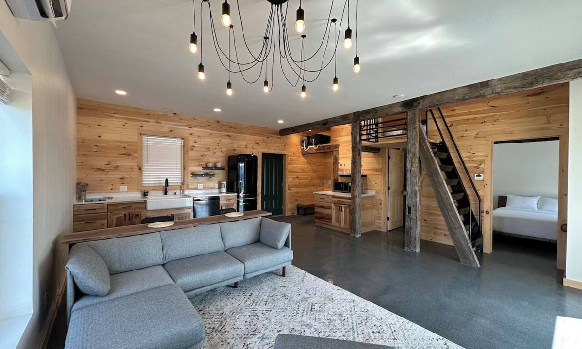 Burdett House | Hot Tub w/Lake Views & Fast Wi-Fi