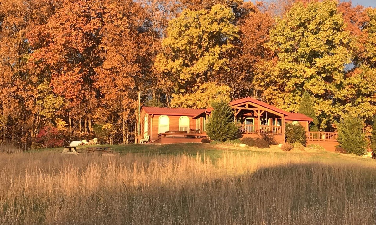 French Lick Cabin | Hot Tub with private views! Southern Grace Cabin 5 Star CLEAN! by Patoka Lake!