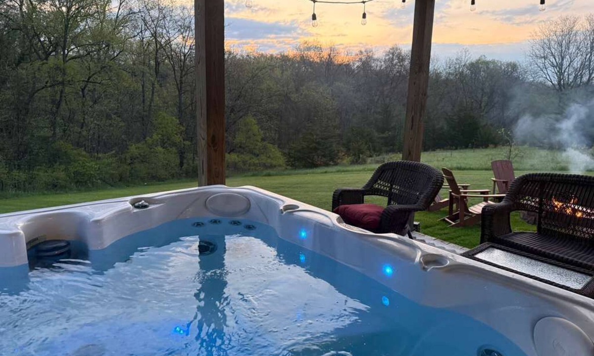 The Galena Territory Cabin | Hot tub, Wood Fireplace, Firepit, Pool/Marina Access
