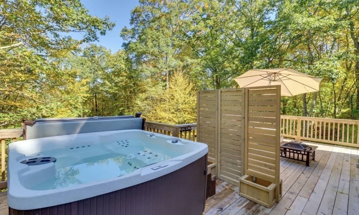 East Stroudsburg Cabin | Hot Tub/Sauna/Fire pits/xl deck - Lovers Edge A-Frame
