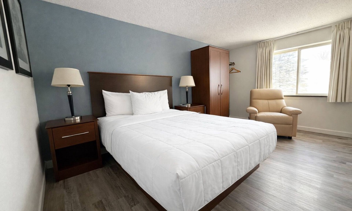 Fergus Falls Hotel | Hotel 8