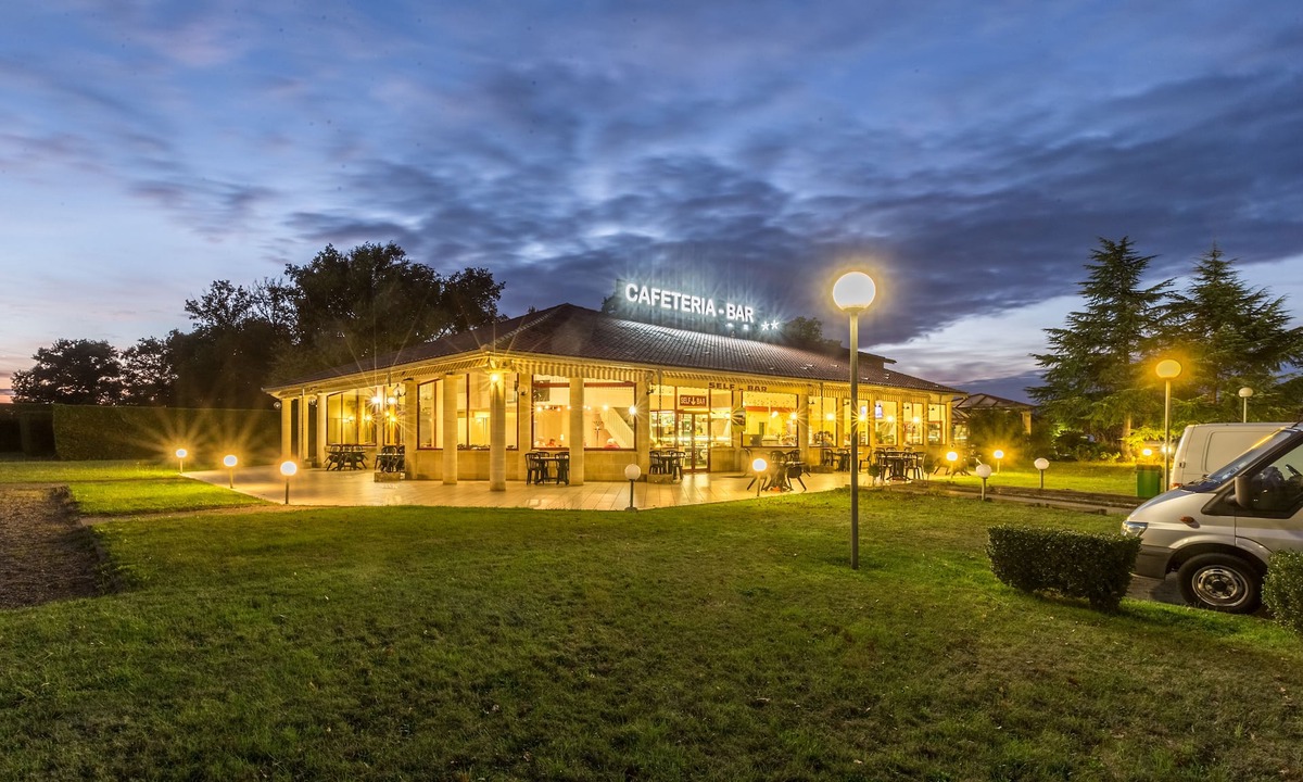 Cazeres-sur-l'Adour Hotel | Hotel Aireco
