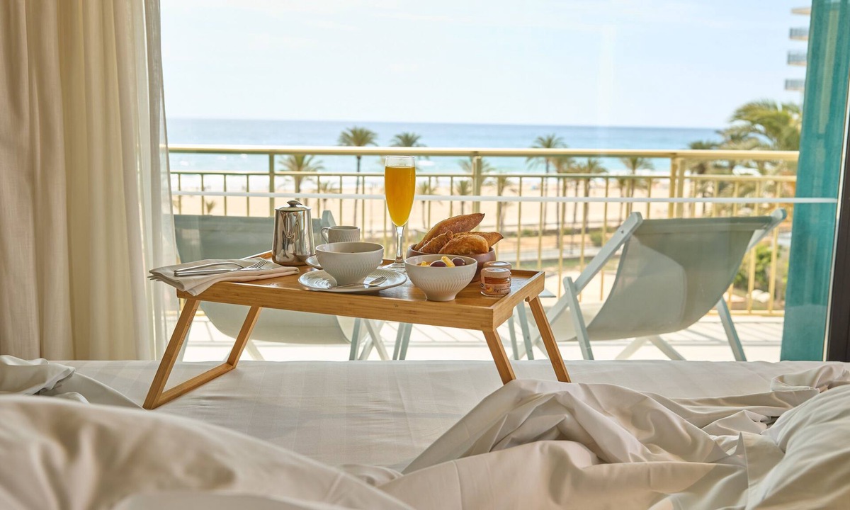 Playa de San Juan Hotel | Hotel Almirante