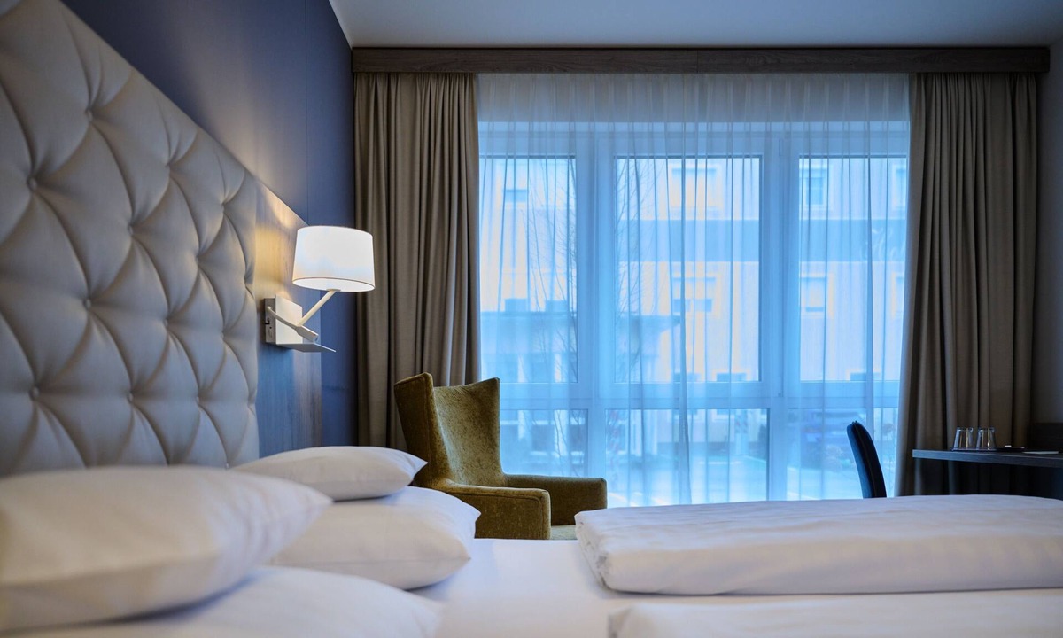 Neutraubling Hotel | Hotel am See