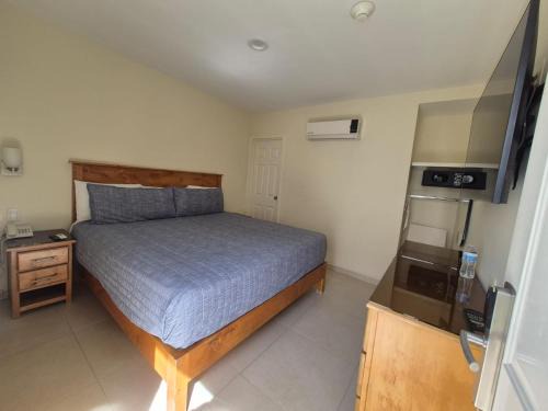 Avenida Revolucion Hotel | Hotel Baja