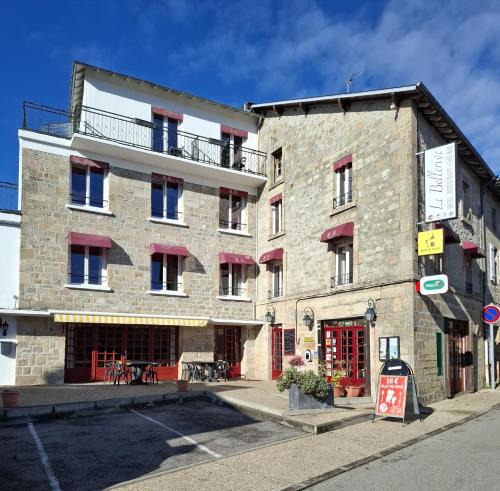 Peyrat-le-Chateau Hotel | Hotel - Bistro - Bar - PMU Le Bellerive