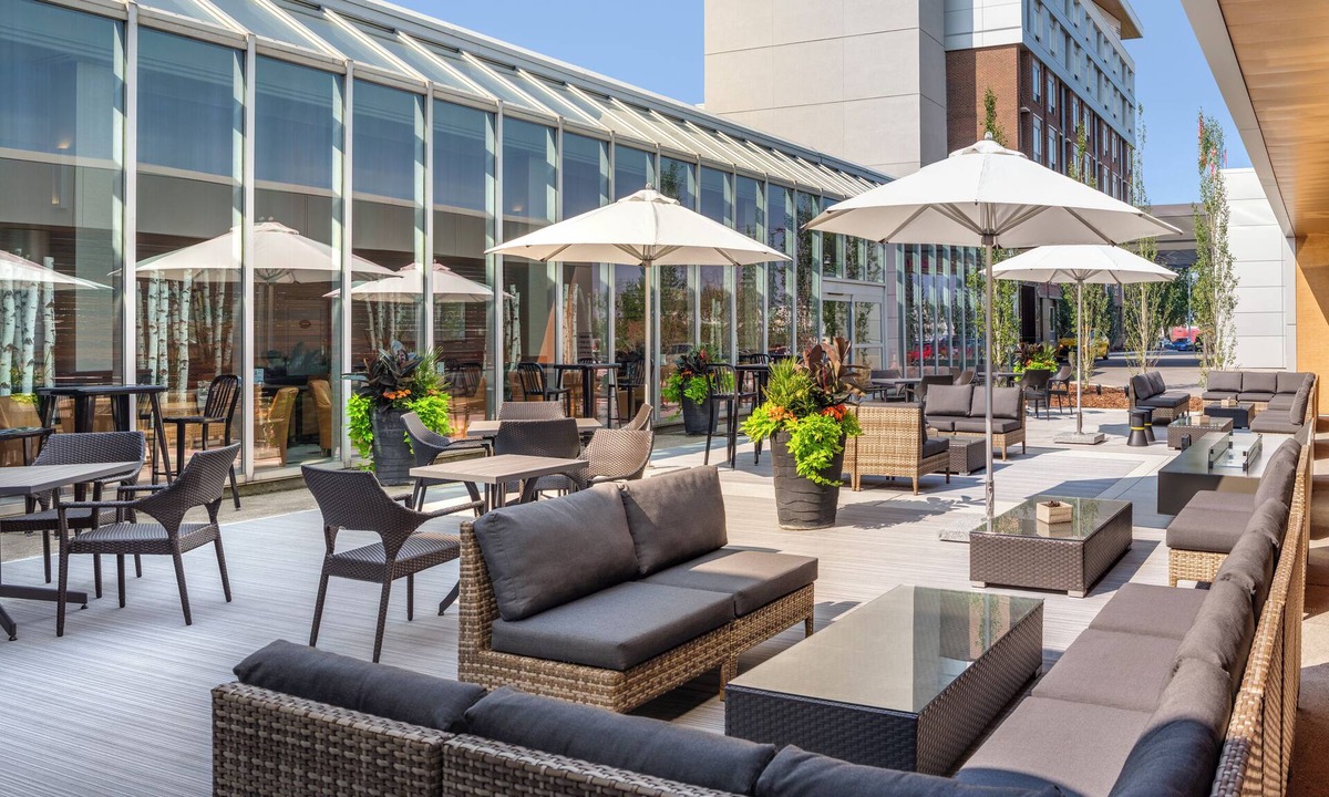 Southeast Calgary Hotel | Hotel Blackfoot