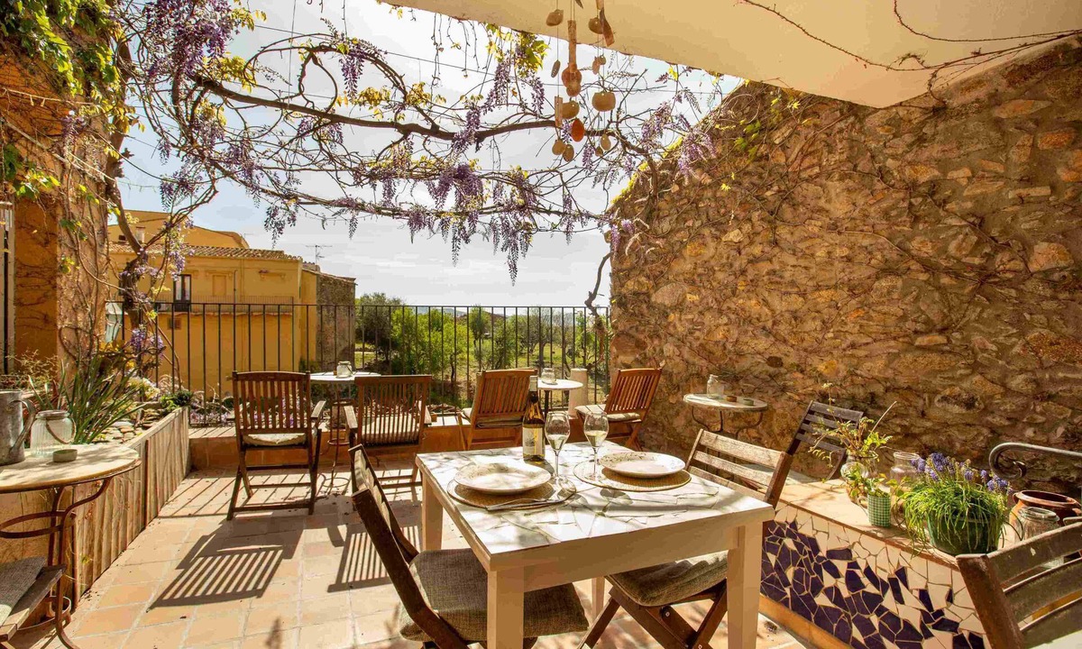 Palau-Saverdera Hotel | Hotel Boutique Niu Del Sol