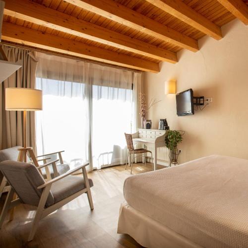 Palau-Saverdera Hotel | Hotel Boutique Niu de Sol - Designed for Adults