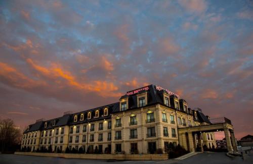 Brossard Hotel | Hotel Brossard, an Ascend Collection Hotel