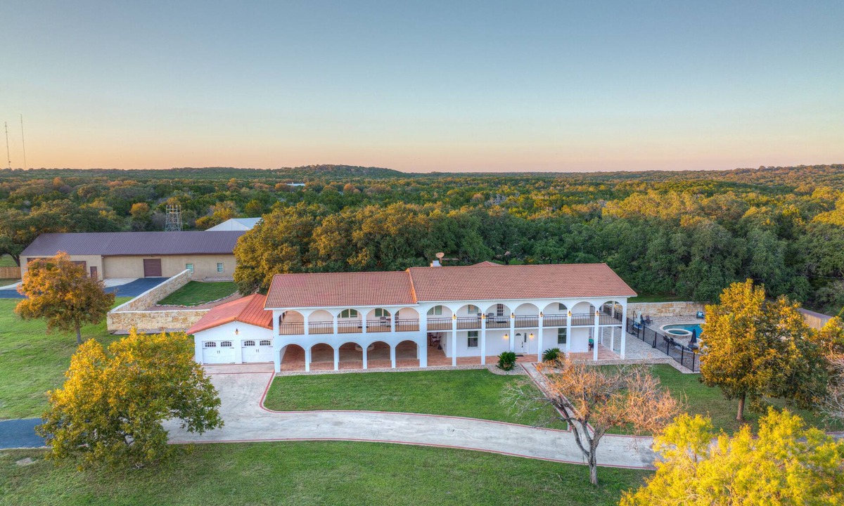 New Braunfels House | Hotel California at La Dolce Vita Estates Stunning Private Estate