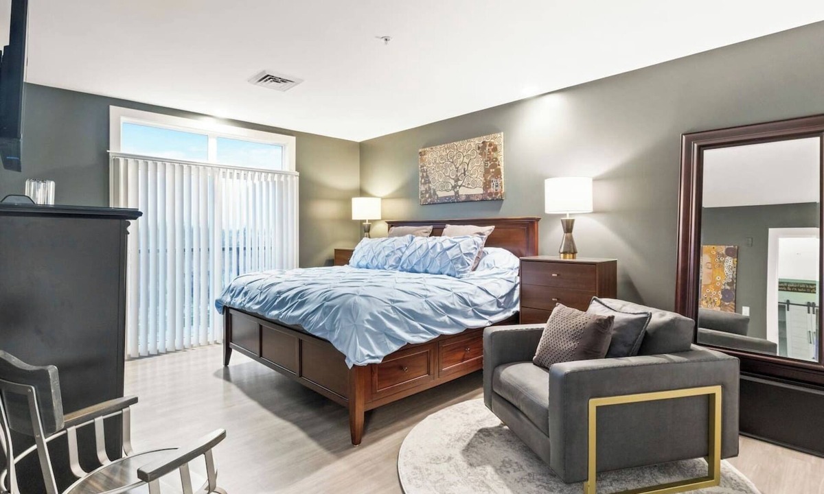 Canandaigua Condo | Hotel Canandaigua Lakefront Condo - Pool/Hot Tub