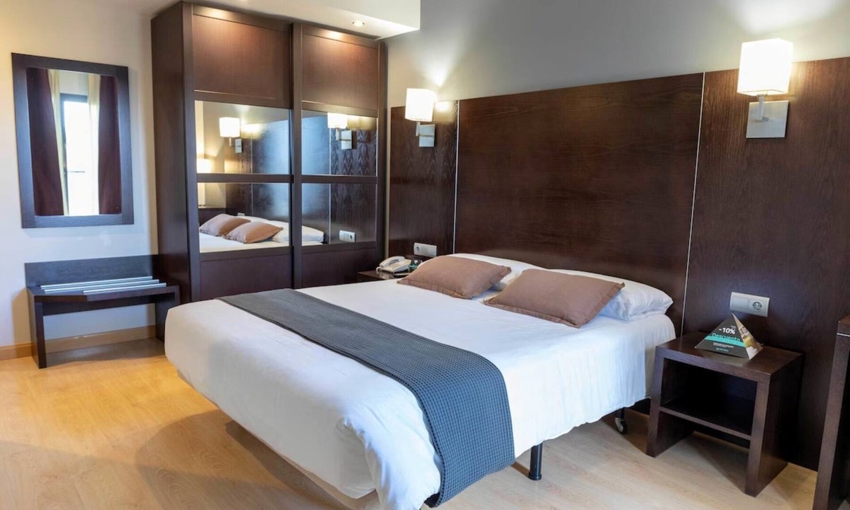 Burgos Hotel | Hotel Cardeña by gaiarooms