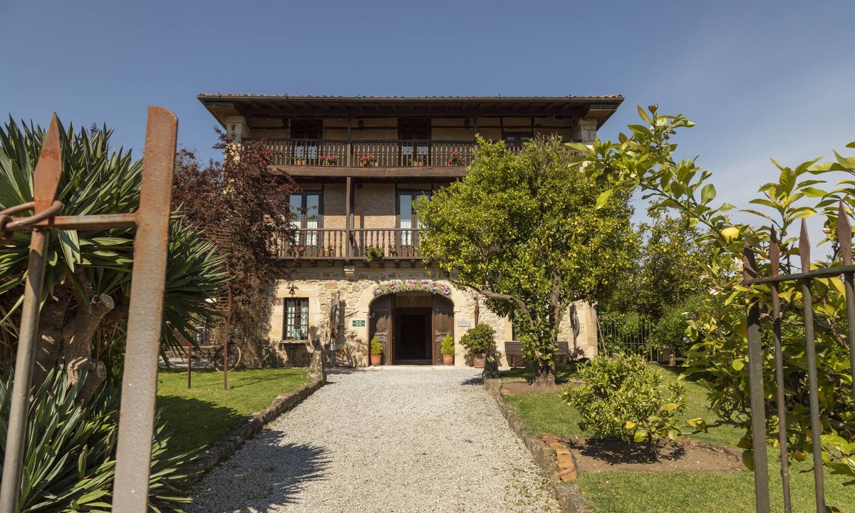 Medio Cudeyo Hotel | Hotel Casona de Hermosa