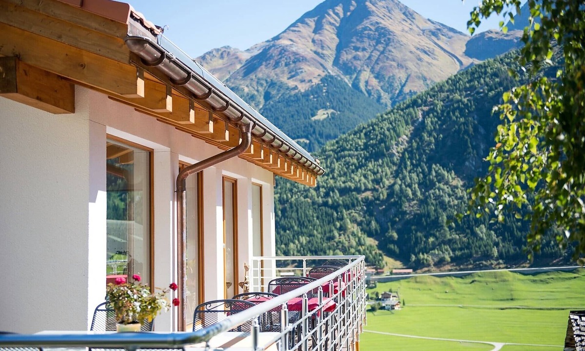 Medel Hotel | Hotel Cuntera