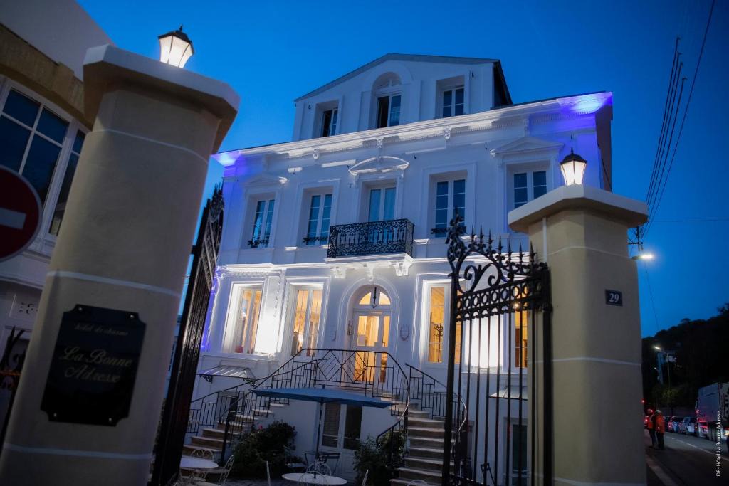 Saint-Martin-du-Littoral Hotel | Hotel de Charme La Bonne Adresse - Logis hotels