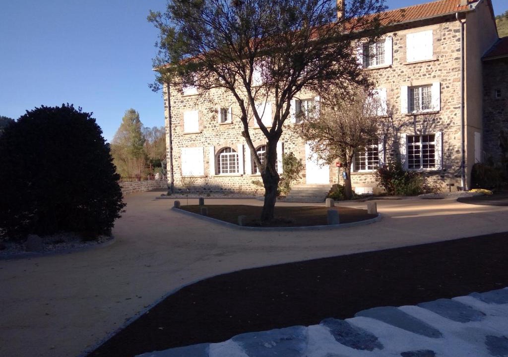 Goudet Hotel | Hotel De La Loire