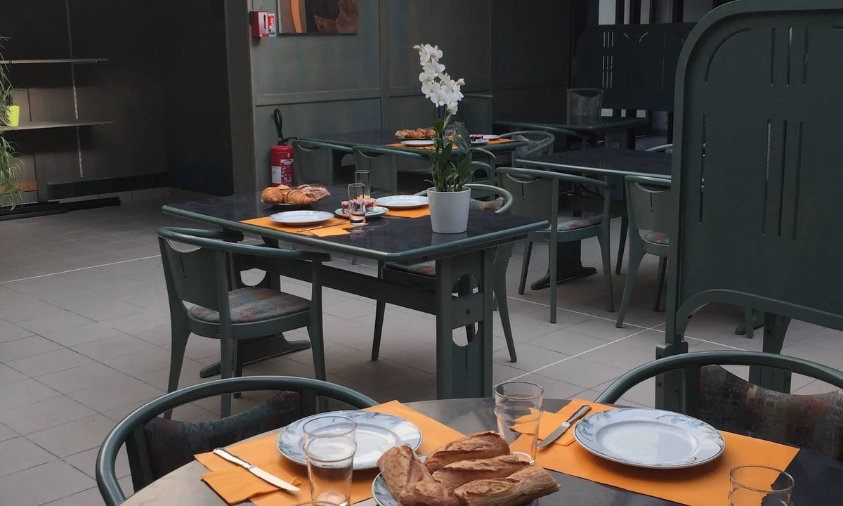 Avrigny Hotel | Hotel De La Mare